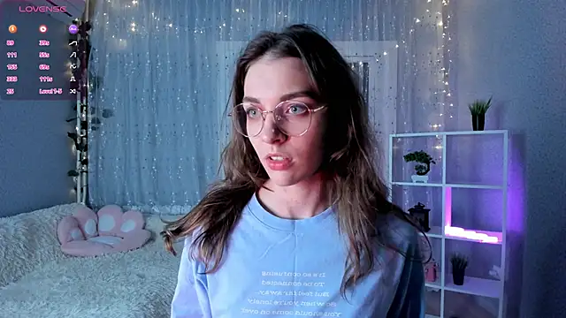 Snapshot of AraCopple chatting on 12/21/24, 09:15 AraCopple online show from 12/21/24, 09:15