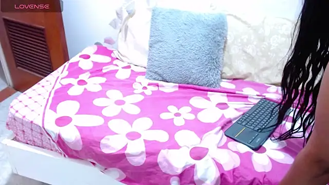 Snapshot of ZuryFerrari chatting on 11/21/25, 03:33 ZuryFerrari online show from 11/21/25, 03:33