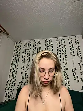 Kitty Katrine online show from 03/21/25, 06:40