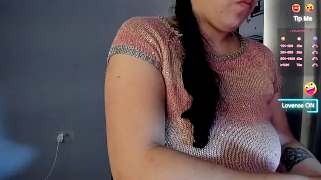 Snapshot of meikochoe chatting on 11/18/25, 08:35 meikochoe online show from 11/18/25, 08:35