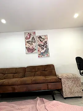 Snapshot of dolcebella chatting on 09/20/25, 03:13 dolcebella online show from 09/20/25, 03:13