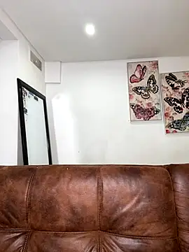 Snapshot of dolcebella chatting on 10/20/25, 03:45 dolcebella online show from 10/20/25, 03:45