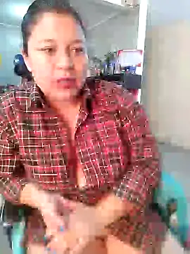 Snapshot of ZuriandAlex chatting on 01/18/25, 11:54 ZuriandAlex online show from 01/18/25, 11:54