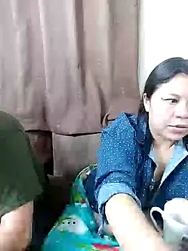 Snapshot of ZuriandAlex chatting on 01/25/25, 08:42 ZuriandAlex online show from 01/25/25, 08:42