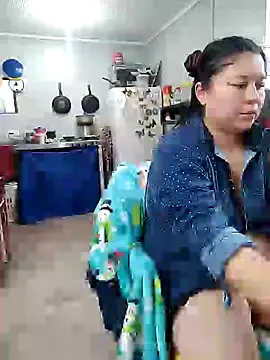 Snapshot of ZuriandAlex chatting on 01/25/25, 11:44 ZuriandAlex online show from 01/25/25, 11:44