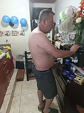 Snapshot of ZuriandAlex chatting on 11/10/25, 12:42 ZuriandAlex online show from 11/10/25, 12:42