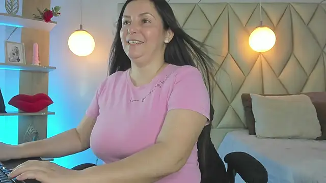 Snapshot of angelswets chatting on 05/04/26, 01:29 angelswets online show from 05/04/26, 01:29