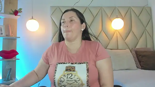 Snapshot of angelswets chatting on 05/06/26, 02:11 angelswets online show from 05/06/26, 02:11