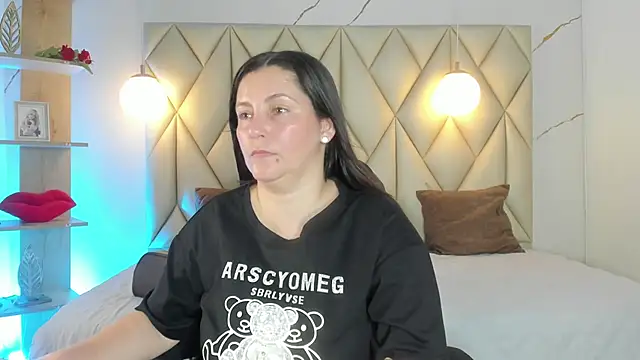 Snapshot of angelswets chatting on 06/14/26, 01:13 angelswets online show from 06/14/26, 01:13