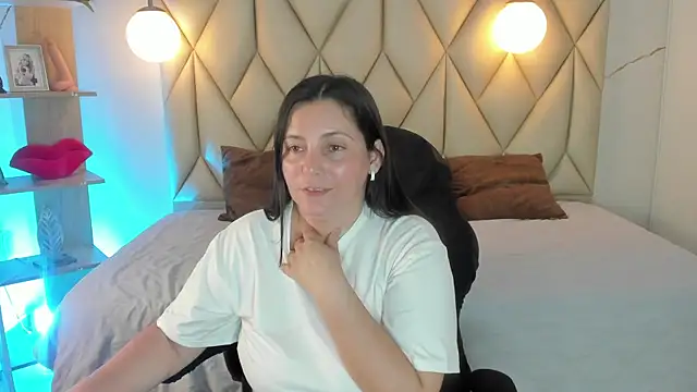 Snapshot of angelswets chatting on 06/20/26, 01:58 angelswets online show from 06/20/26, 01:58