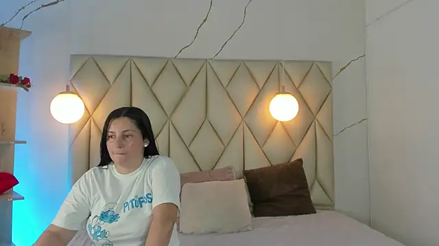 Snapshot of angelswets chatting on 06/28/26, 01:39 angelswets online show from 06/28/26, 01:39