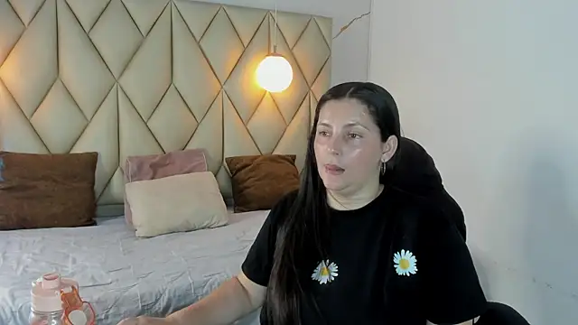 Snapshot of angelswets chatting on 07/18/26, 02:54 angelswets online show from 07/18/26, 02:54