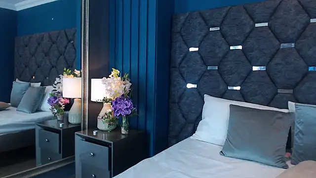 Snapshot of VanessaGlenn chatting on 10/31/25, 03:13 VanessaGlenn online show from 10/31/25, 03:13