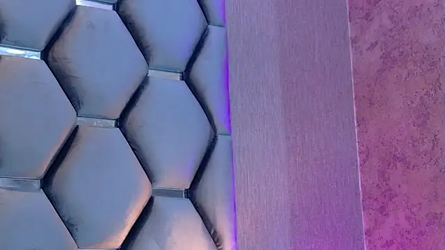 Snapshot of VanessaGlenn chatting on 07/06/26, 12:24 VanessaGlenn online show from 07/06/26, 12:24