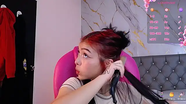 Snapshot of pettit_courtny chatting on 02/11/25, 07:38 pettit courtny online show from 02/11/25, 07:38