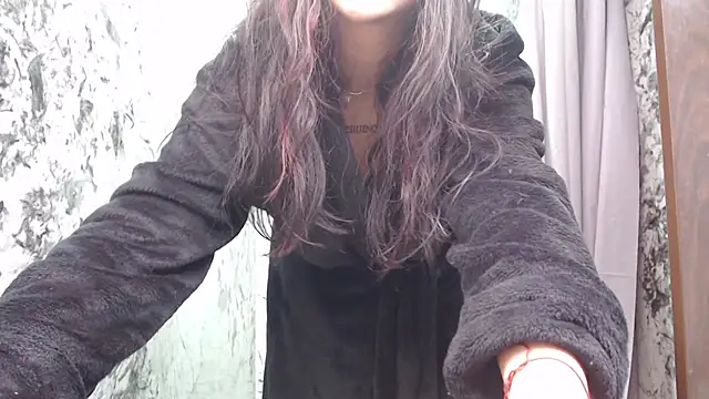 Snapshot of pettit_courtny chatting on 02/11/25, 10:39 pettit courtny online show from 02/11/25, 10:39