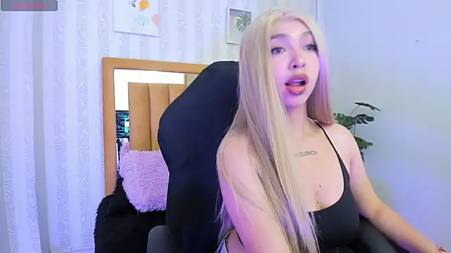 Snapshot of pettit_courtny chatting on 10/13/25, 08:09 pettit courtny online show from 10/13/25, 08:09