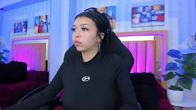 pettit courtny online show from 12/04/25, 08:06