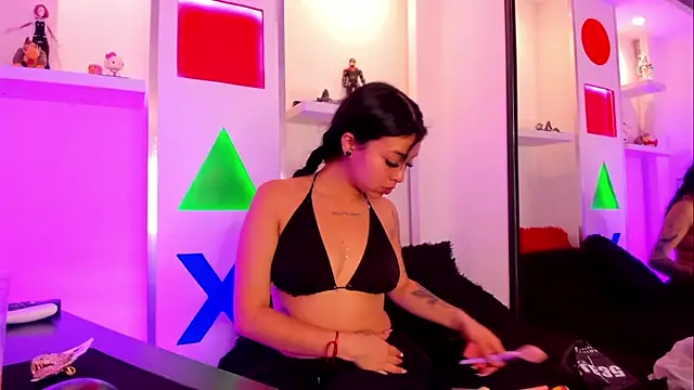 pettit courtny online show from 12/18/25, 05:08