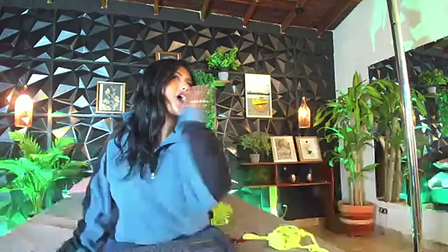 karla 999 online show from 03/18/25, 01:32