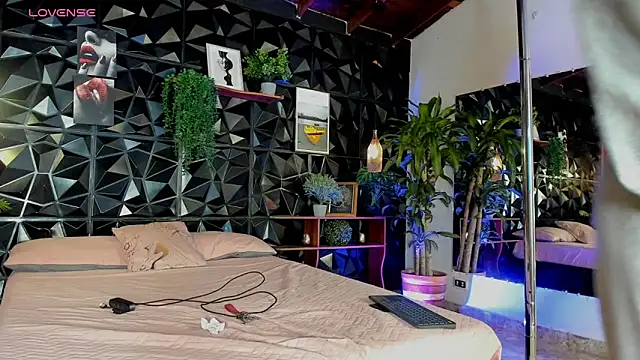 karla 999 online show from 10/08/25, 01:03