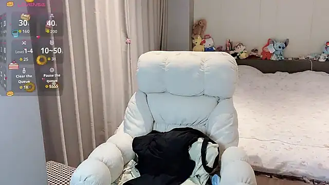 qiqi-666 online show from 10/02/25, 01:45