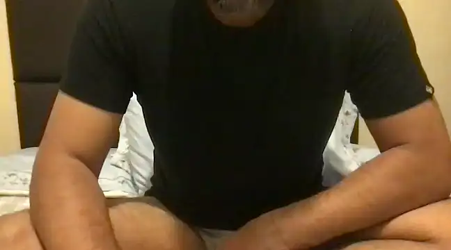 Snapshot of pe_netrad0r chatting on 12/22/24, 04:28 pe netrad0r online show from 12/22/24, 04:28