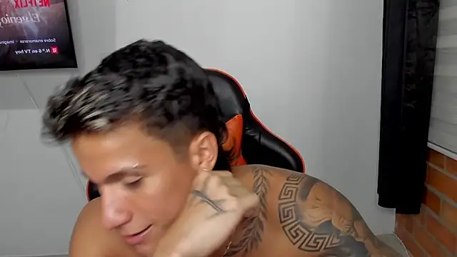 pettergrey1 online show from 10/17/25, 11:18