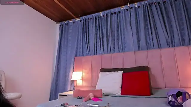 Snapshot of x_milu chatting on 02/08/25, 04:04 x milu online show from 02/08/25, 04:04