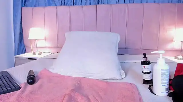 Snapshot of x_milu chatting on 03/10/25, 08:56 x milu online show from 03/10/25, 08:56