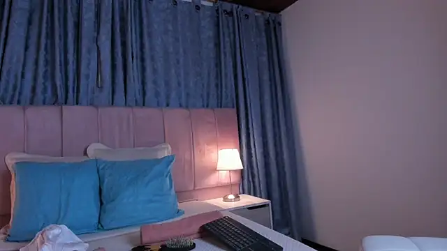 Snapshot of x_milu chatting on 03/11/25, 05:35 x milu online show from 03/11/25, 05:35