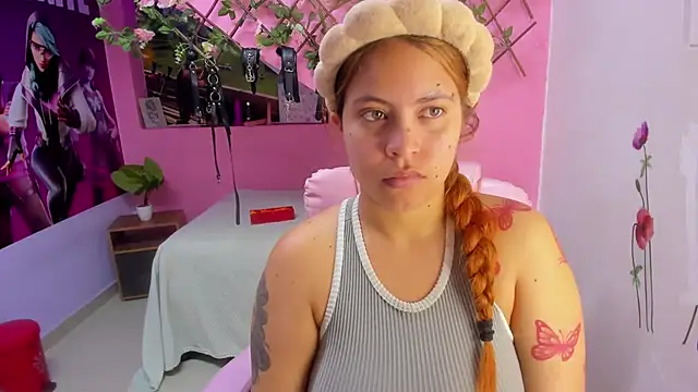 Snapshot of marcellaa303av chatting on 10/12/25, 12:42 marcellaa303av online show from 10/12/25, 12:42