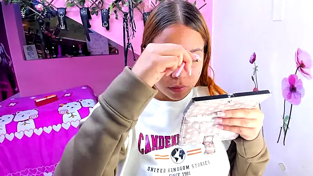 Snapshot of marcellaa303av chatting on 11/17/25, 03:01 marcellaa303av online show from 11/17/25, 03:01