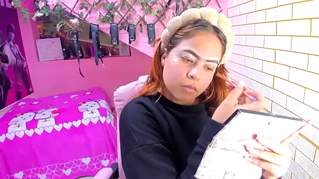 Snapshot of marcellaa303av chatting on 11/27/25, 03:52 marcellaa303av online show from 11/27/25, 03:52