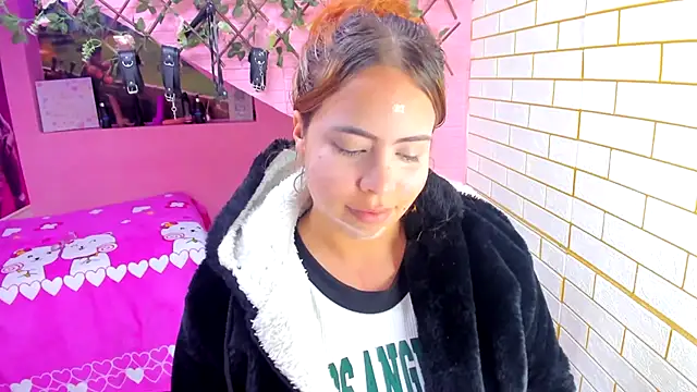 Snapshot of marcellaa303av chatting on 11/29/25, 05:10 marcellaa303av online show from 11/29/25, 05:10