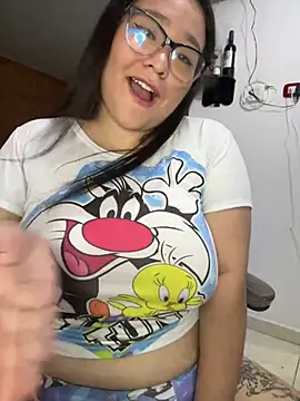 Snapshot of CinnamonCookiez chatting on 12/25/24, 05:37 CinnamonCookiez online show from 12/25/24, 05:37