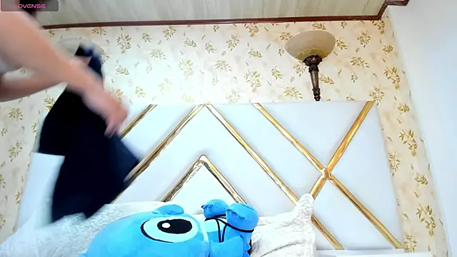 Snapshot of LaurenHu chatting on 03/23/25, 06:58 LaurenHu online show from 03/23/25, 06:58