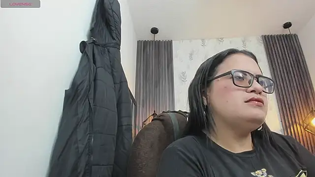 Snapshot of brigittemiller chatting on 12/16/25, 04:23 brigittemiller online show from 12/16/25, 04:23