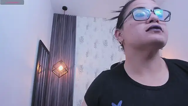 Snapshot of brigittemiller chatting on 12/17/25, 04:24 brigittemiller online show from 12/17/25, 04:24