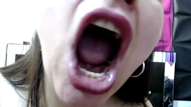 Snapshot of ScarletGlow1 chatting on 12/28/24, 03:26 ScarletGlow1 online show from 12/28/24, 03:26