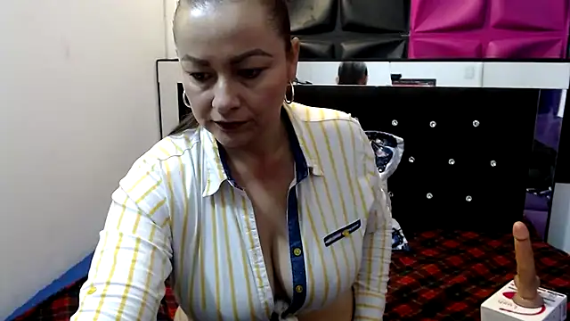 Snapshot of ScarletGlow1 chatting on 01/28/25, 05:35 ScarletGlow1 online show from 01/28/25, 05:35