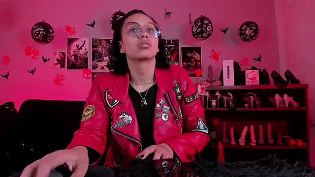 lilith-deveraux online show from 11/25/25, 08:42