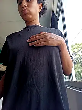 Snapshot of Karii-R chatting on 03/04/26, 03:18 Karii-R online show from 03/04/26, 03:18