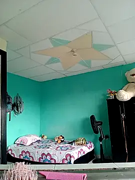 Snapshot of Karii-R chatting on 03/19/26, 01:37 Karii-R online show from 03/19/26, 01:37