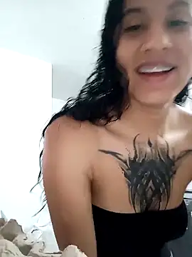 Snapshot of Karii-R chatting on 04/15/26, 02:35 Karii-R online show from 04/15/26, 02:35