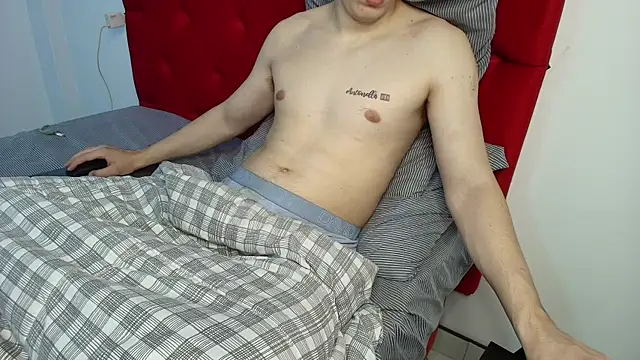 Snapshot of NicoDavisHere chatting on 10/28/25, 08:44 NicoDavisHere online show from 10/28/25, 08:44