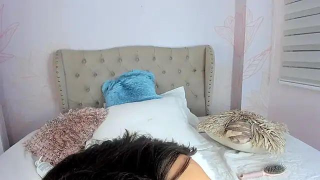 Snapshot of MelissaGrayy chatting on 11/19/25, 11:32 MelissaGrayy online show from 11/19/25, 11:32