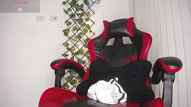 Snapshot of darkviper26 chatting on 04/05/26, 11:35 darkviper26 online show from 04/05/26, 11:35