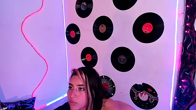 Snapshot of _dahian14_ chatting on 01/08/25, 05:05 dahian14 online show from 01/08/25, 05:05