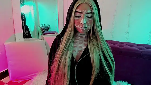 Snapshot of _dahian14_ chatting on 10/19/25, 02:56 dahian14 online show from 10/19/25, 02:56